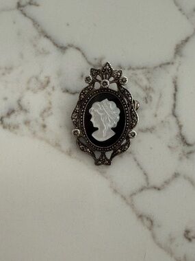 Sterling silver Vintage-Style Black Cameo Brooch pendant Filigree